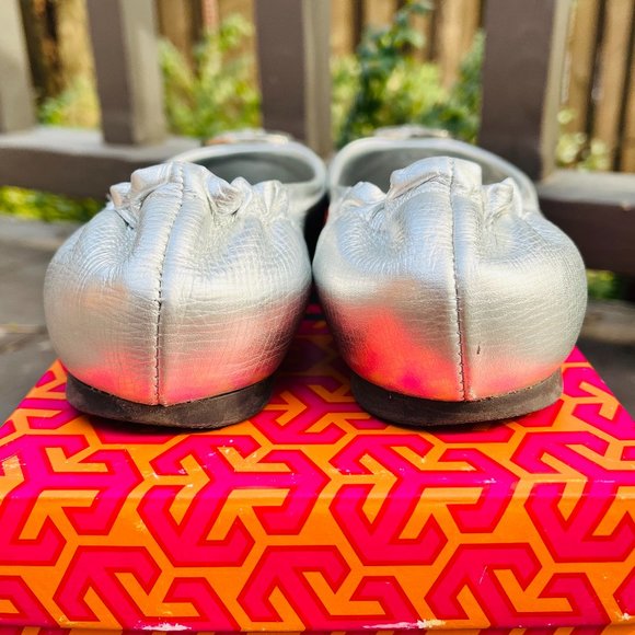 Tory Burch Reva Leather Flats in Metallic Silver w/ Double T Logo, Like New - Picture 7 of 11